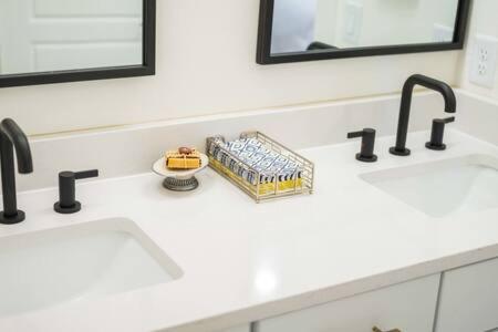 The Warhol - Pet-Friendly Apartment Bentonville Exteriör bild