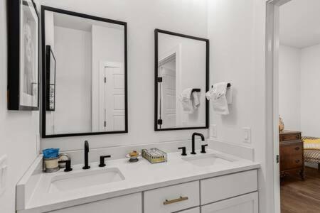 The Warhol - Pet-Friendly Apartment Bentonville Exteriör bild
